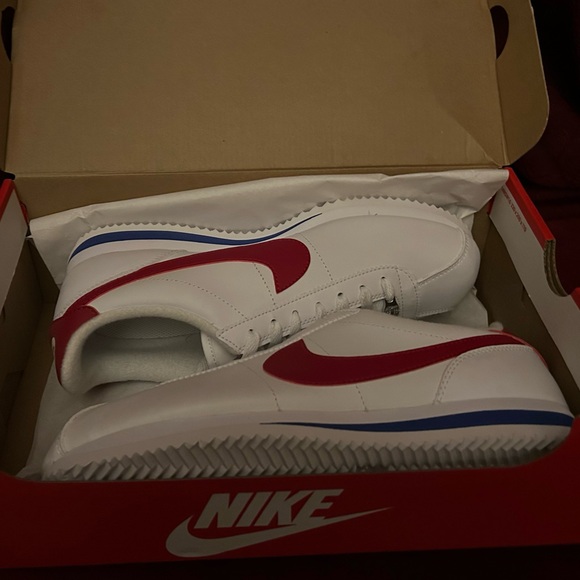 Never worn Nike Cortez Mens 8.5 - Picture 2 of 3